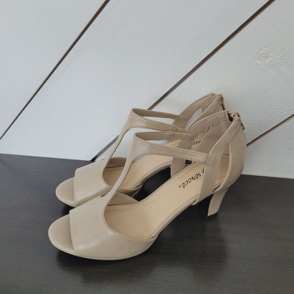 NEW Easy Street Womens Nude Pearlized Flash Women's 8.5M T-Strap Heels 5CT - Picture 2 of 9